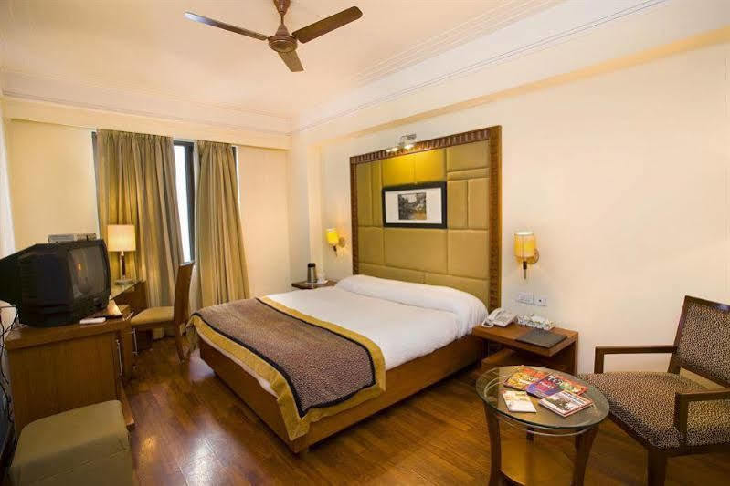 The Bmk Hotel Greater Kailash Дели Экстерьер фото