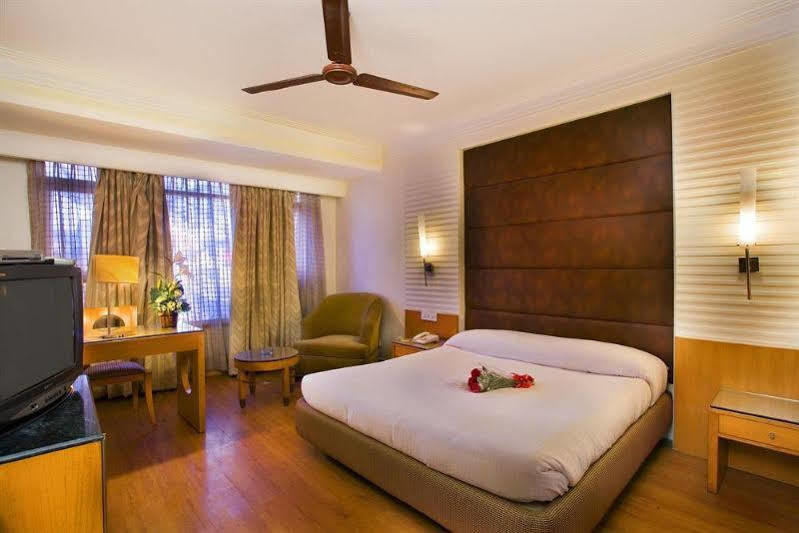 The Bmk Hotel Greater Kailash Дели Экстерьер фото