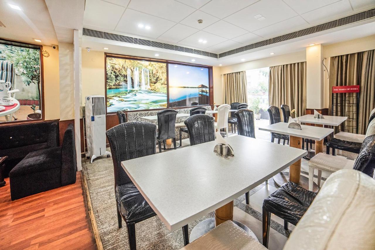 The Bmk Hotel Greater Kailash Дели Экстерьер фото