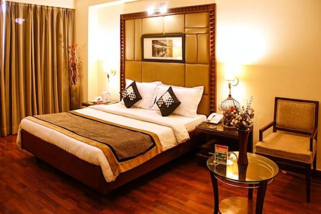 The Bmk Hotel Greater Kailash Дели Экстерьер фото